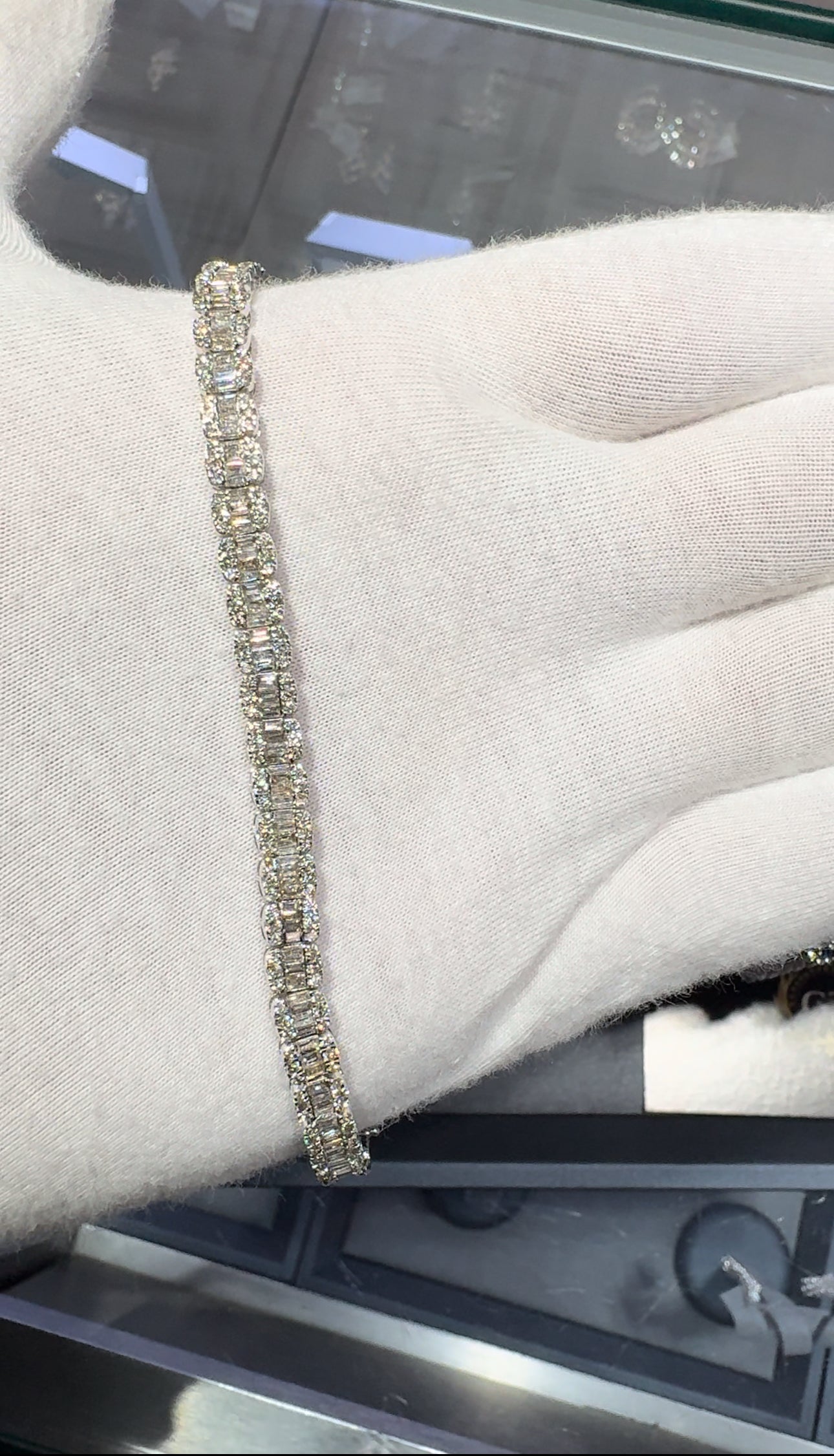 Tennis Bracelet with Natural Diamonds