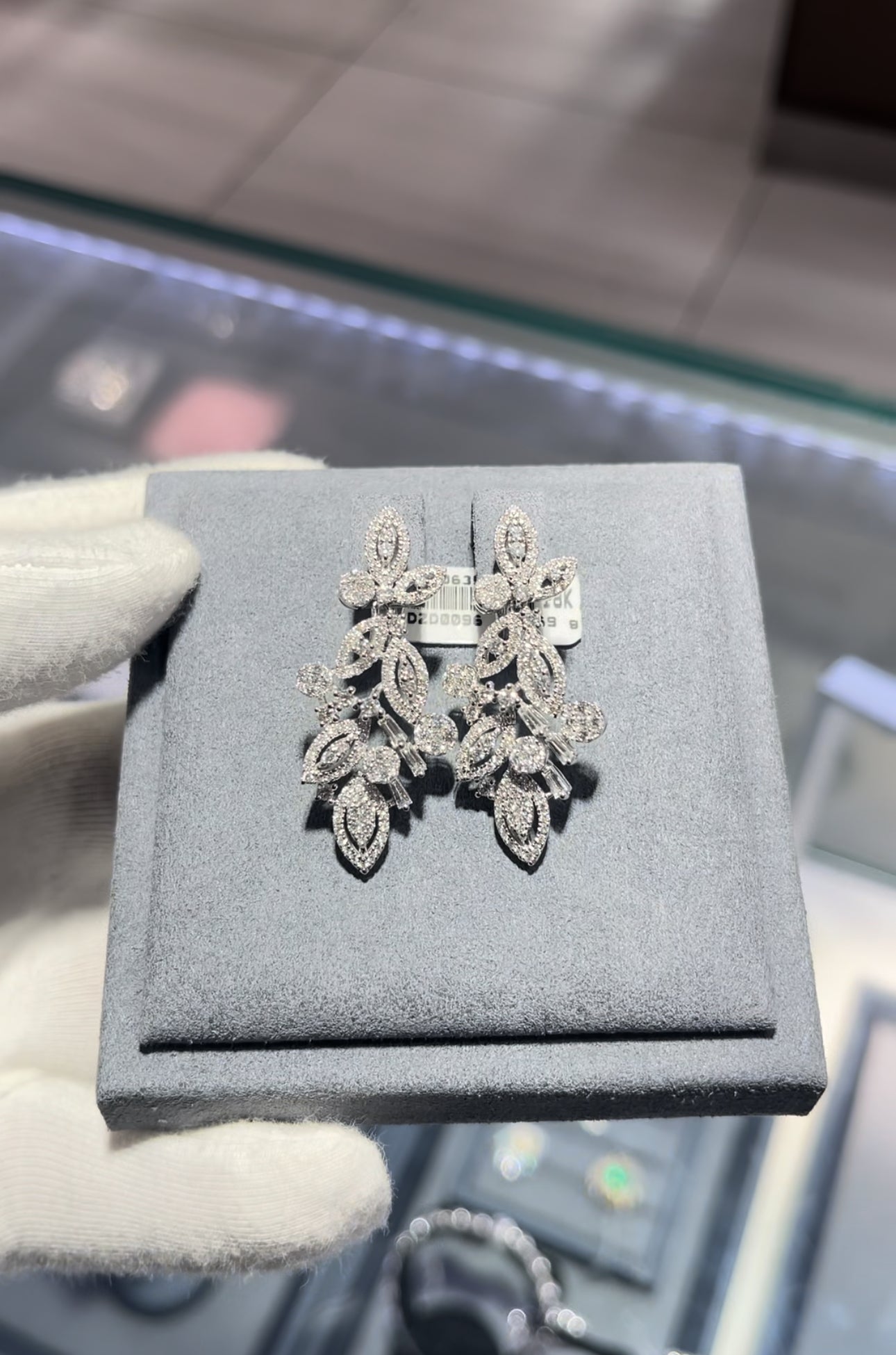 18ct Leaf Diamond Earrings